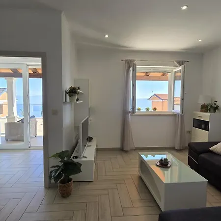 Lusia Pool&sauna Opatija By Guide