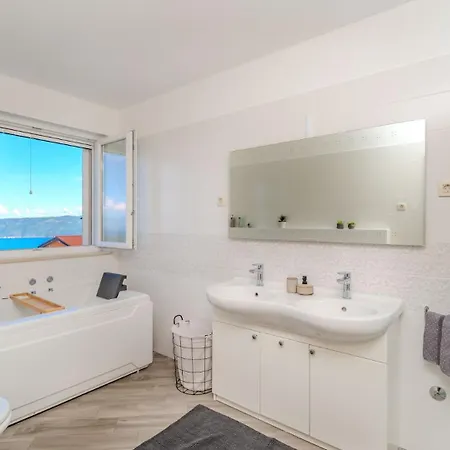 Lusia Pool&sauna Opatija By Guide * Brsec