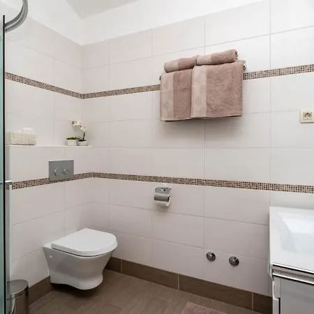 Vila Lusia Pool&sauna Opatija By Guide Brsec