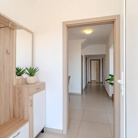 Lusia Pool&sauna Opatija By Guide