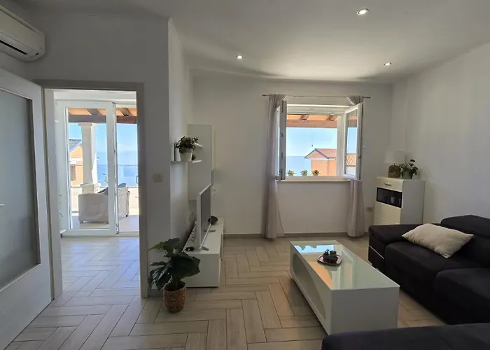 Lusia Pool&sauna Opatija By Guide