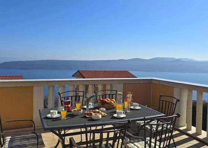 Vila Lusia Pool&sauna Opatija By Guide Brsec